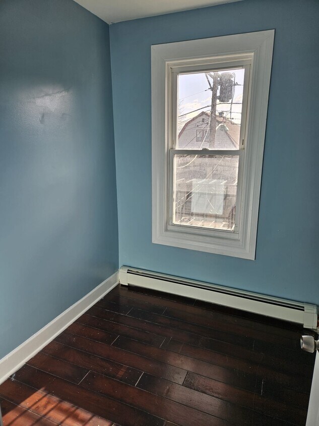 Primary Photo - 19 Chapman Pl