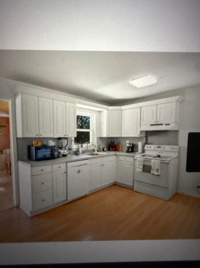 Foto del edificio - 27 Runyon Ave