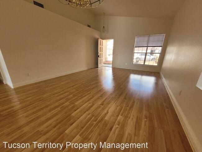 Building Photo - 3 br, 2 bath House - 10040 E. English Wood...