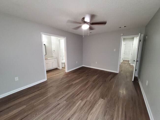 Foto del edificio - 5950 Beauvoir Dr