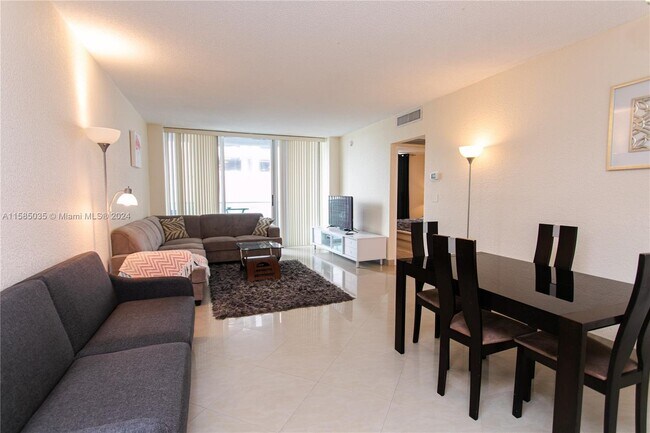 Foto del edificio - 4001 South Ocean Drive Apt #3L, Hollywood,...