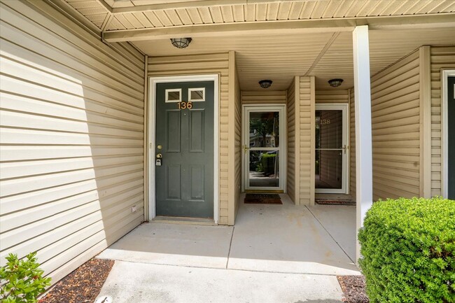 Building Photo - 136 Cardinal Ln