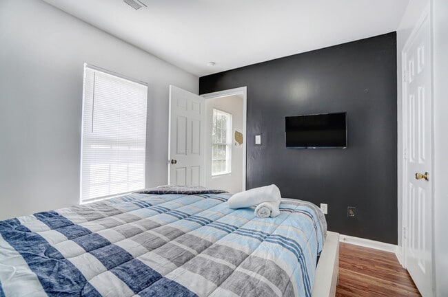 Building Photo - 1062 Brianna Way