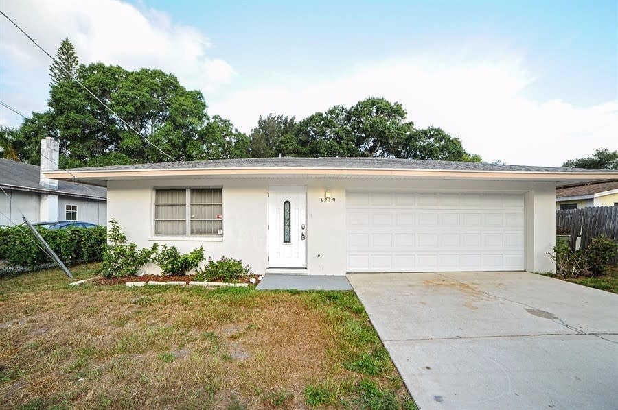 Primary Photo - 3219 N Osprey Ave