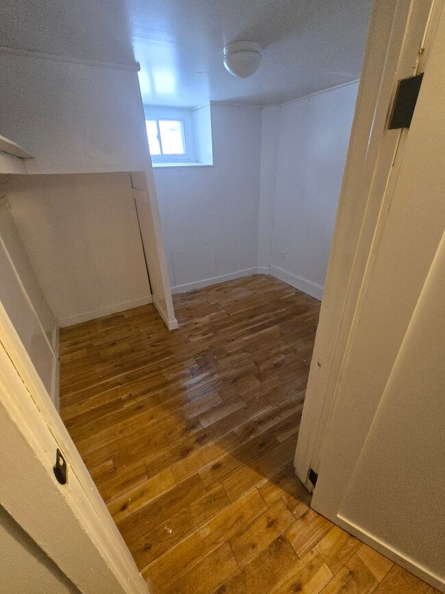 Building Photo - 403-407 College Street