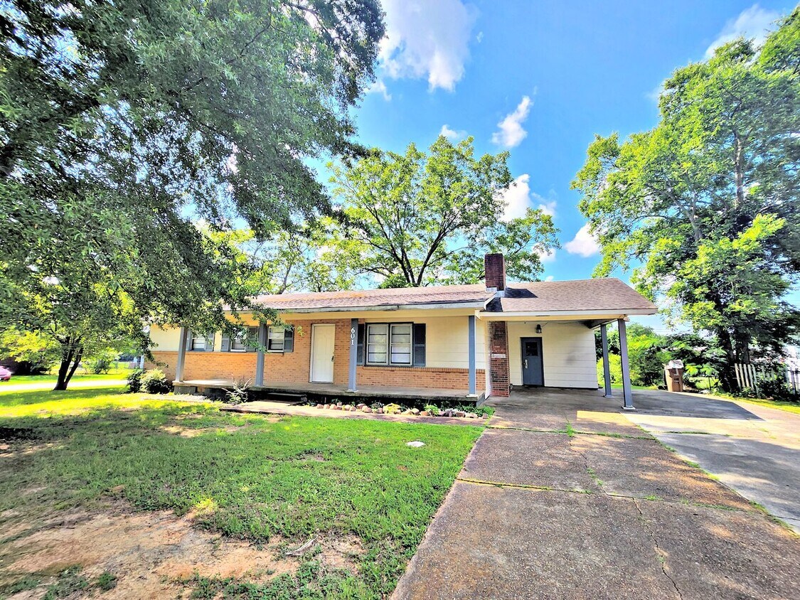 Primary Photo - HOUSE FOR RENT - DECATUR