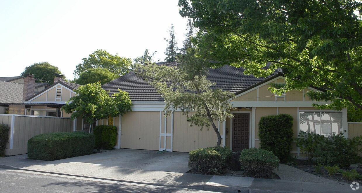 Primary Photo - 1130-1132 Roxie Ln
