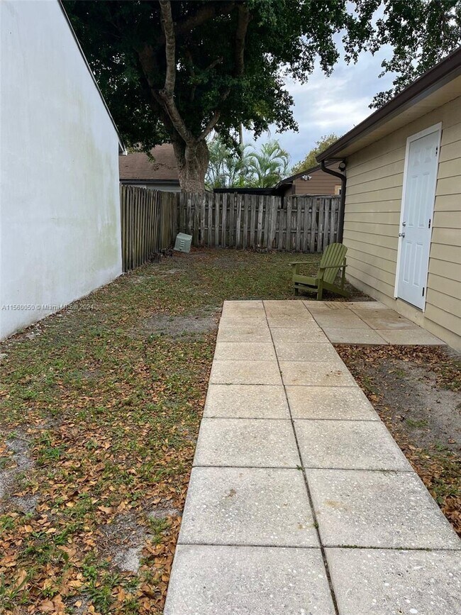 Foto del edificio - 1400 SW 85th Terrace