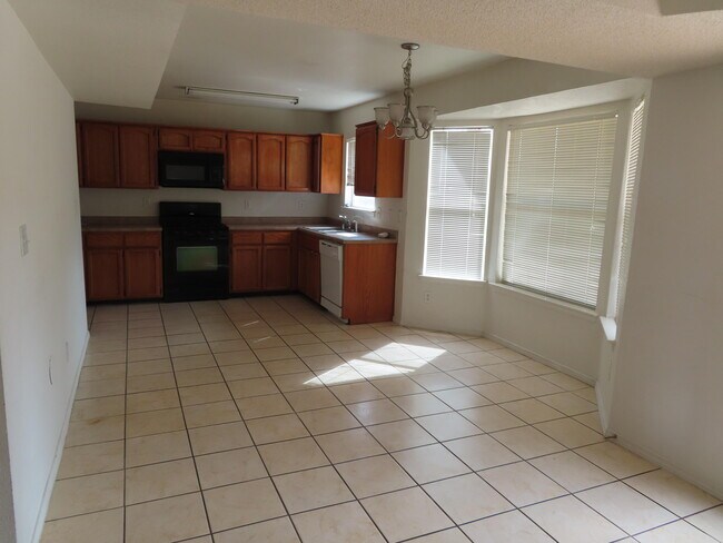 Foto del edificio - 12860 Tierra Lince Dr