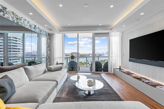 Foto del edificio - 100 South Pointe Dr