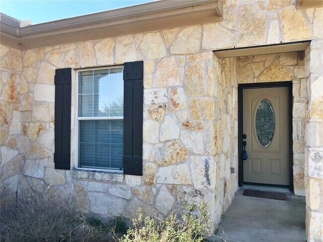 Building Photo - 300 Golden Eagle Ln