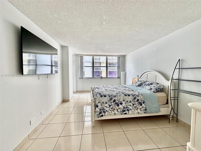 Foto del edificio - 6039 Collins Ave