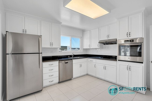 Building Photo - Silver Terrace: Updated Single Family Home...