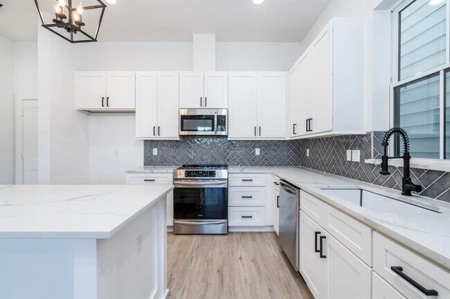 Building Photo - 6426 Highland Pine Ln