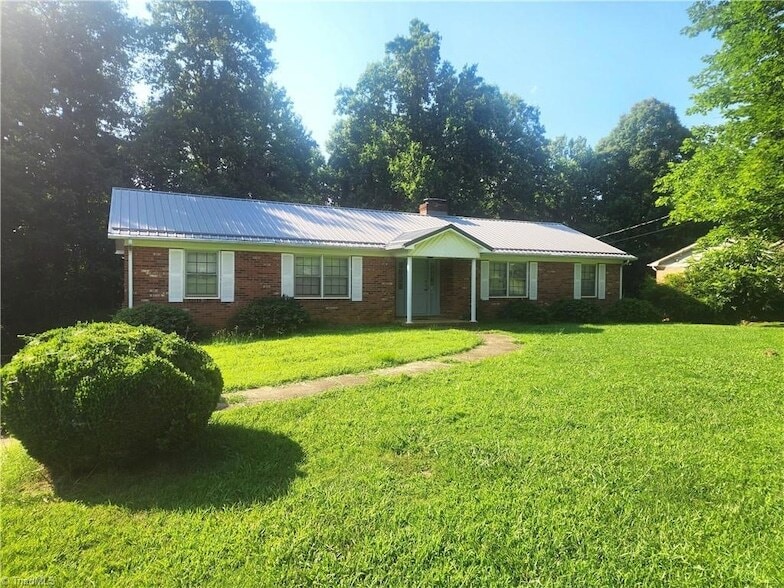 Primary Photo - 1505 Turfwood Dr