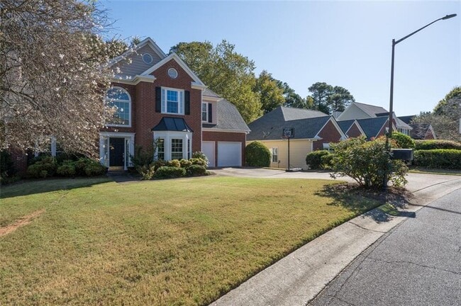 Building Photo - 2433 Gablewood Dr NE