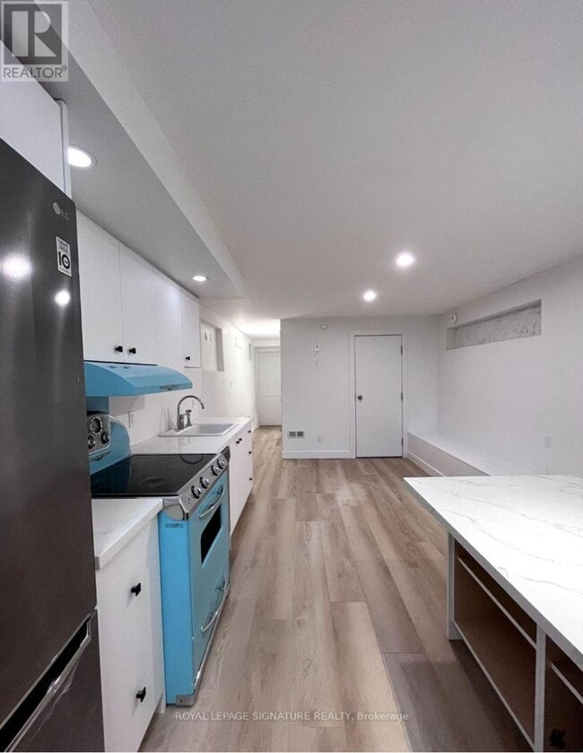 Building Photo - 493 St Clarens Ave