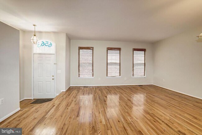 Foto del edificio - 6563 McKenna Way