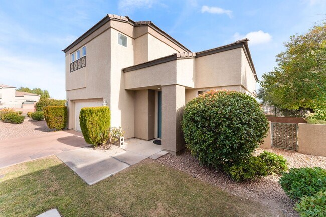 Building Photo - Charming three-bedroom, two-bath home located in a gated community in Summerlin!