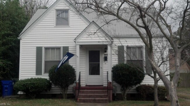 Building Photo - 3726 Essex Cir