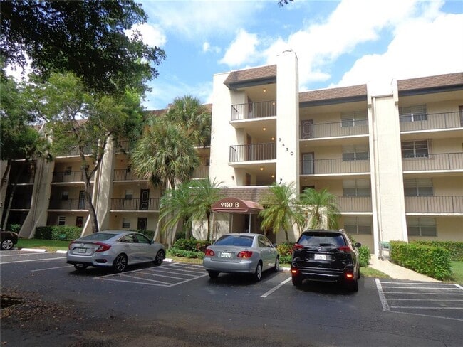 Building Photo - 9450 Poinciana Pl