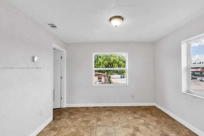 Foto del edificio - 6221 NW Miami Ct