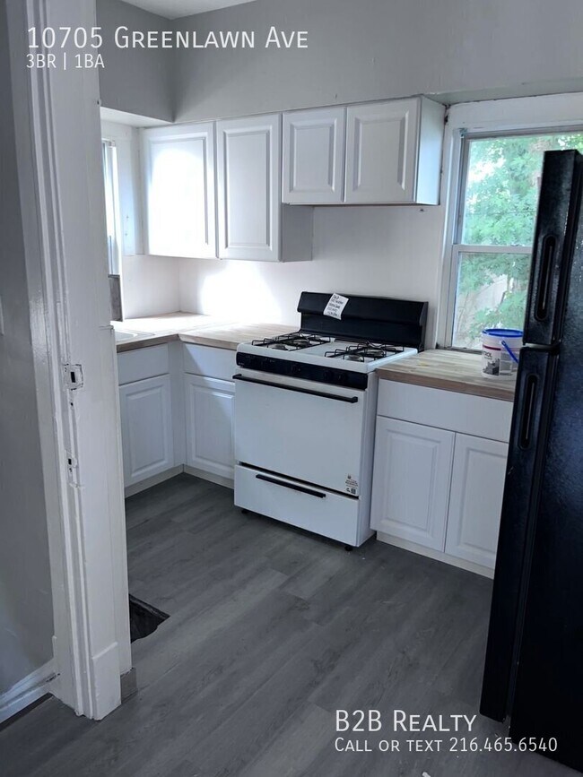 Foto del edificio - 10705 Greenlawn Ave