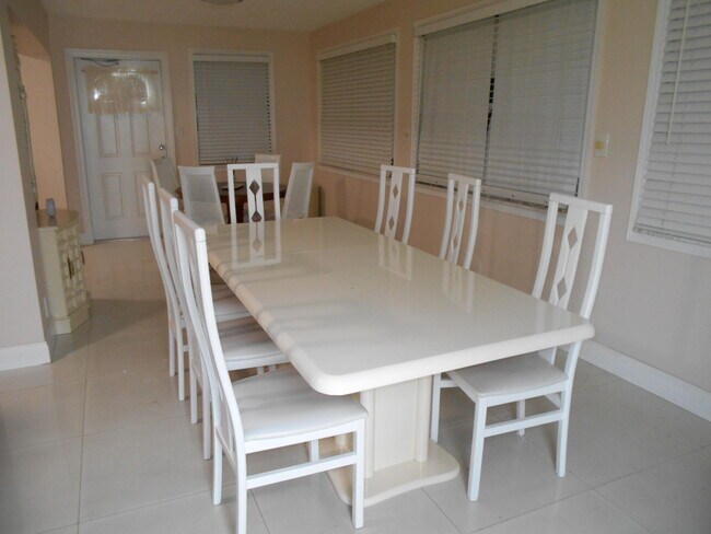 Foto del edificio - 38 Leisure Blvd