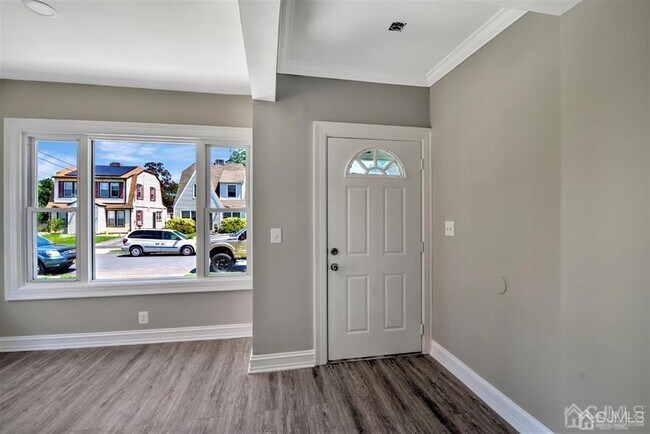 Foto del edificio - 8 Dolan Ave