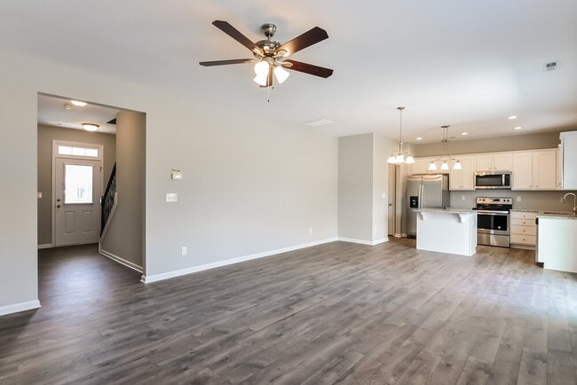 Building Photo - 235 Durwin Ln