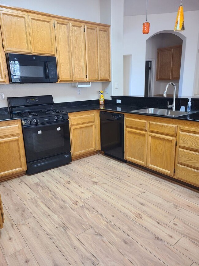 Foto del edificio - Willow Springs 4 Bdrm, 3 Bath