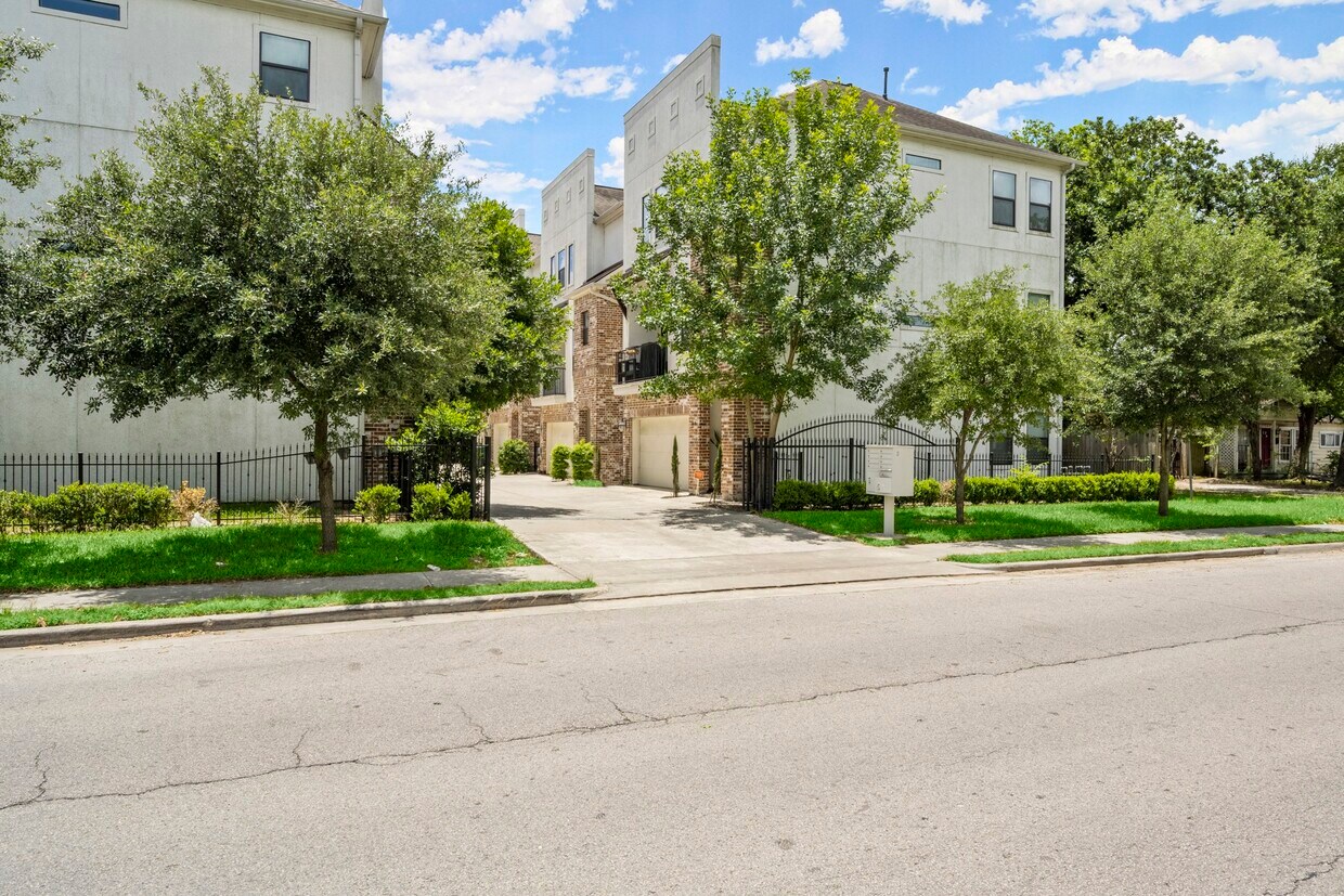 Foto principal - 742 W 24th St