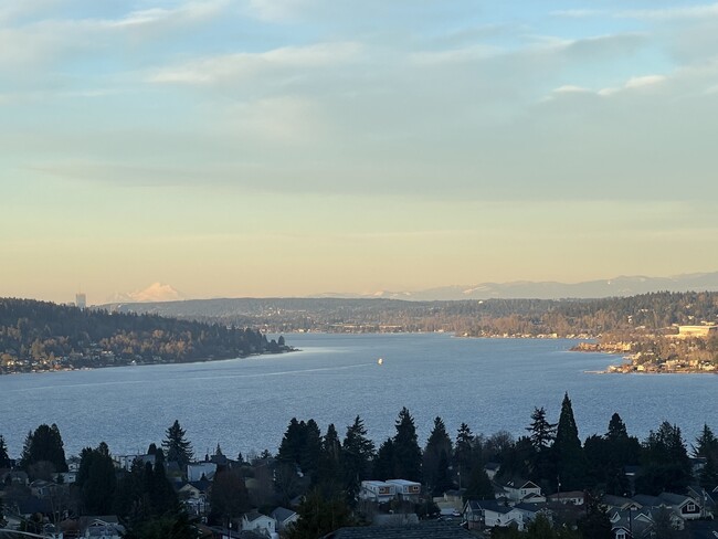 Priceless Lake Washington View! - 8306 S 124th St