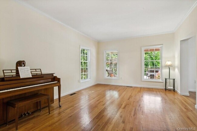 Foto del edificio - 921 Shore Acres Dr