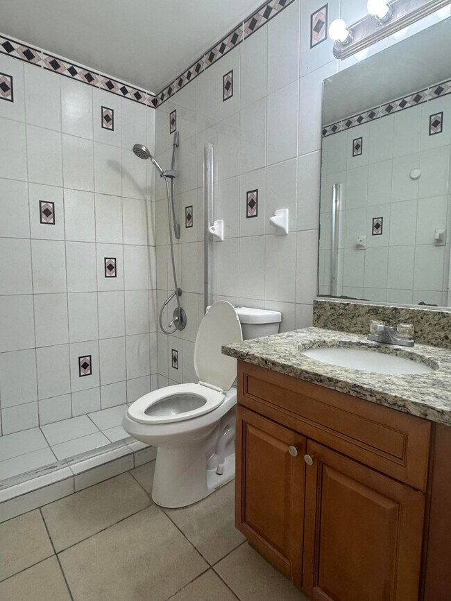 Foto del edificio - 1324 Gateway Dr