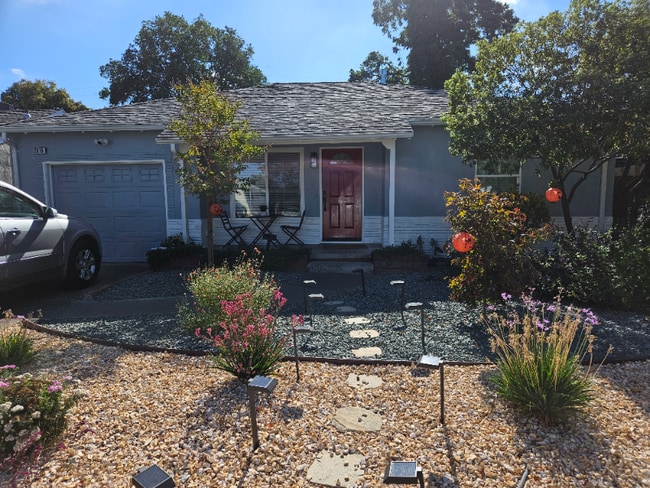 Building Photo - 2016 W Sonoma Ave