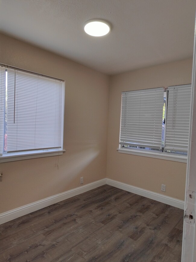 Building Photo - 6152 Baker Street
