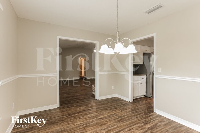 Building Photo - 800 Driftwood Pl