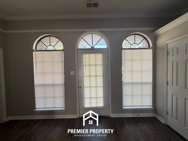 Foto del edificio - 6351 Oak Walk Ln