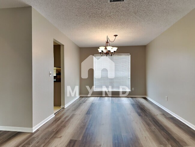 Building Photo - 8807 Village Hills Dr