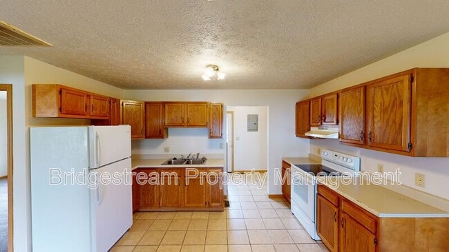 Building Photo - 214 Woodsview Dr