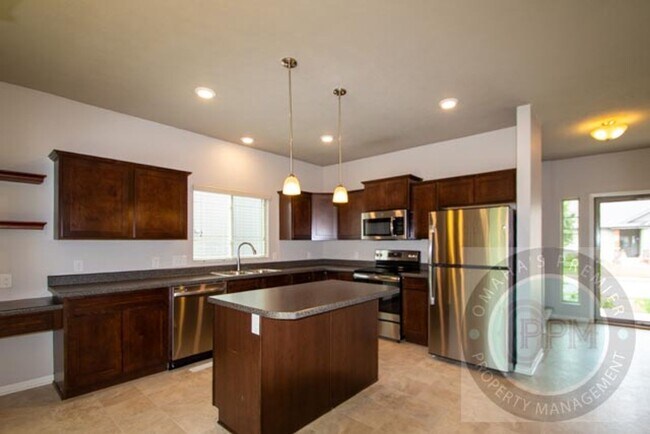 Foto del edificio - HUGE 3Bd/3Ba House in Bennington, NE!