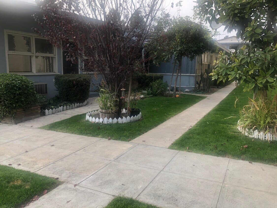 Primary Photo - 417-419 E Palm Ave