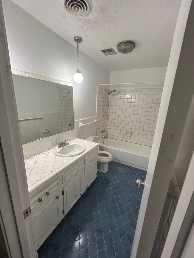 Building Photo - 3609 Barry Ave