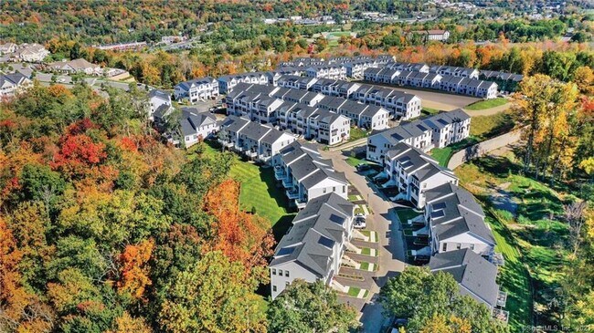 Building Photo - 15 E Cross Trail
