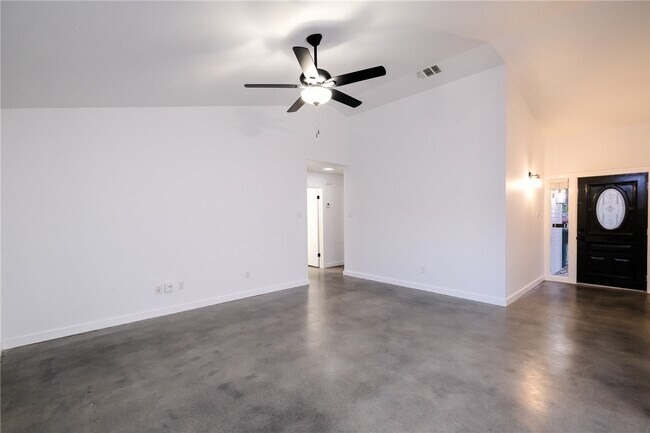 Foto del edificio - 6834 Holiday Ln