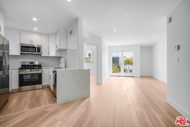 Foto del edificio - 11675 Darlington Ave