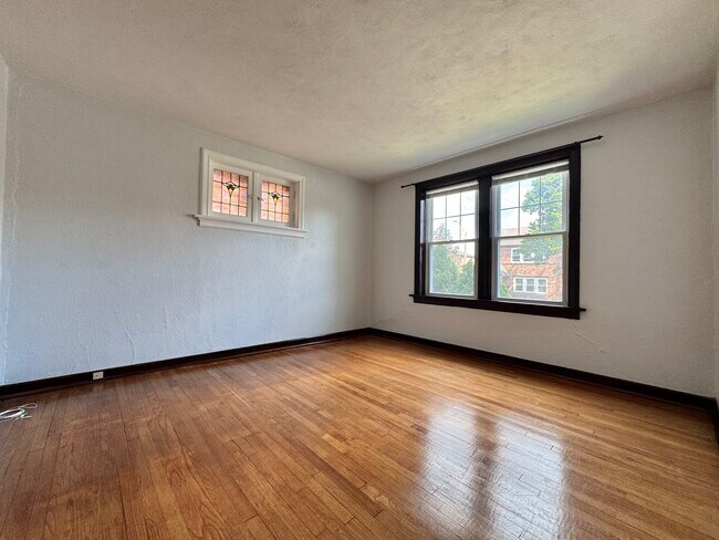 Foto del edificio - 3525-3527 Lawn Ave