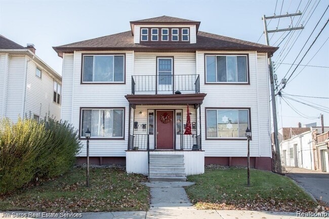 Building Photo - 1463 Beaconsfield Ave