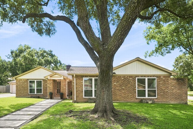 Foto del edificio - 1135 Trowbridge Dr